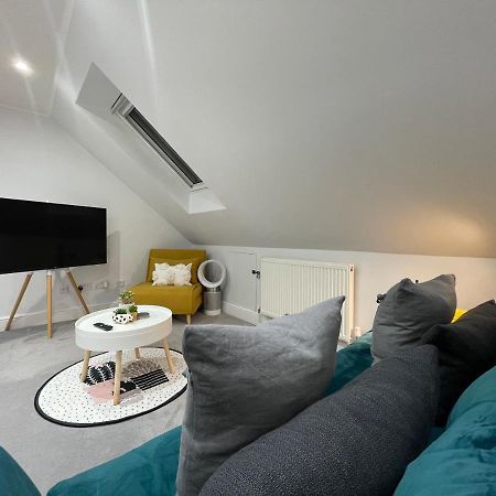 Unique Luxury Detached Apartment In Windsor That Sleeps 4 外观 照片