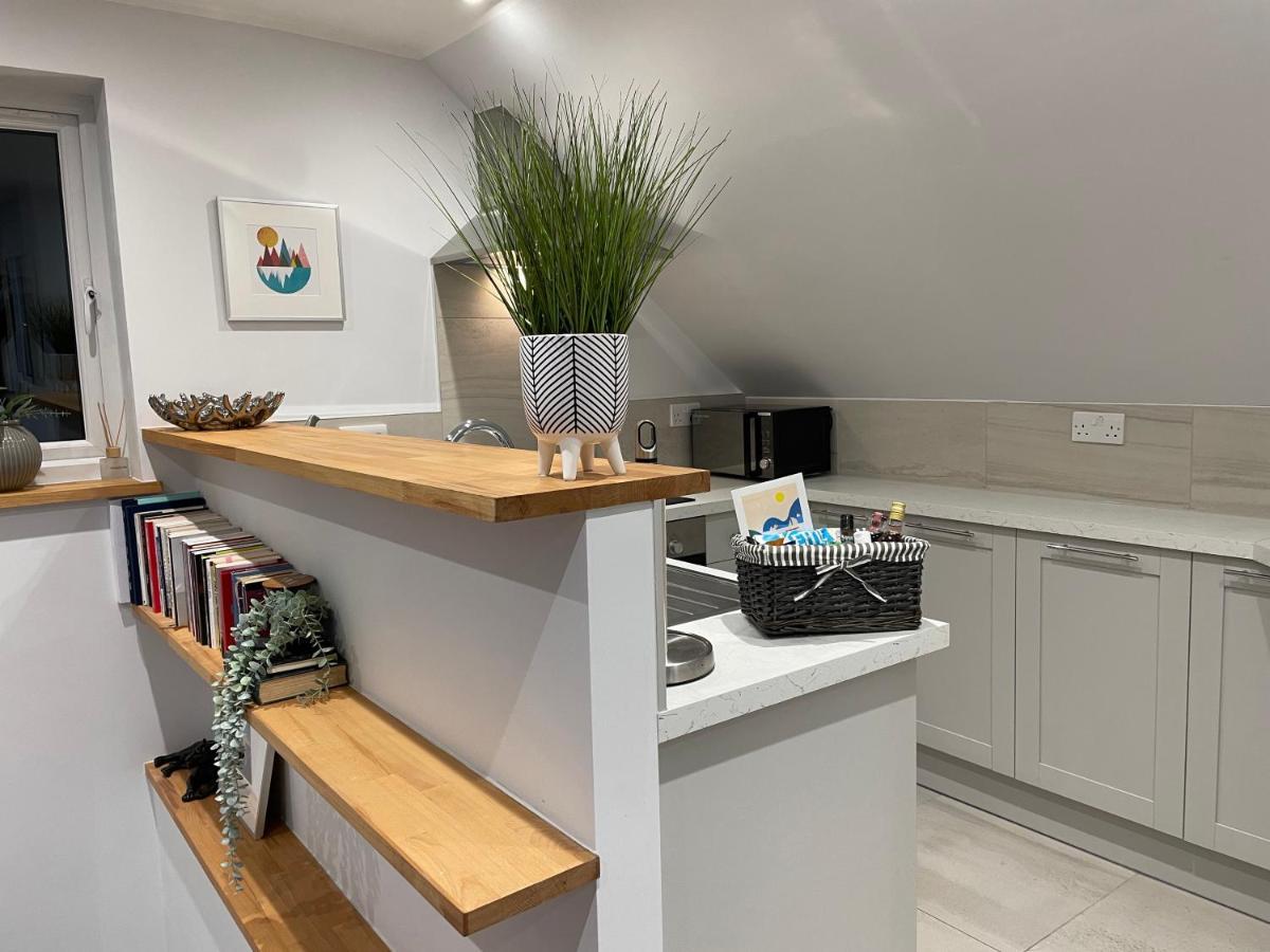 Unique Luxury Detached Apartment In Windsor That Sleeps 4 外观 照片