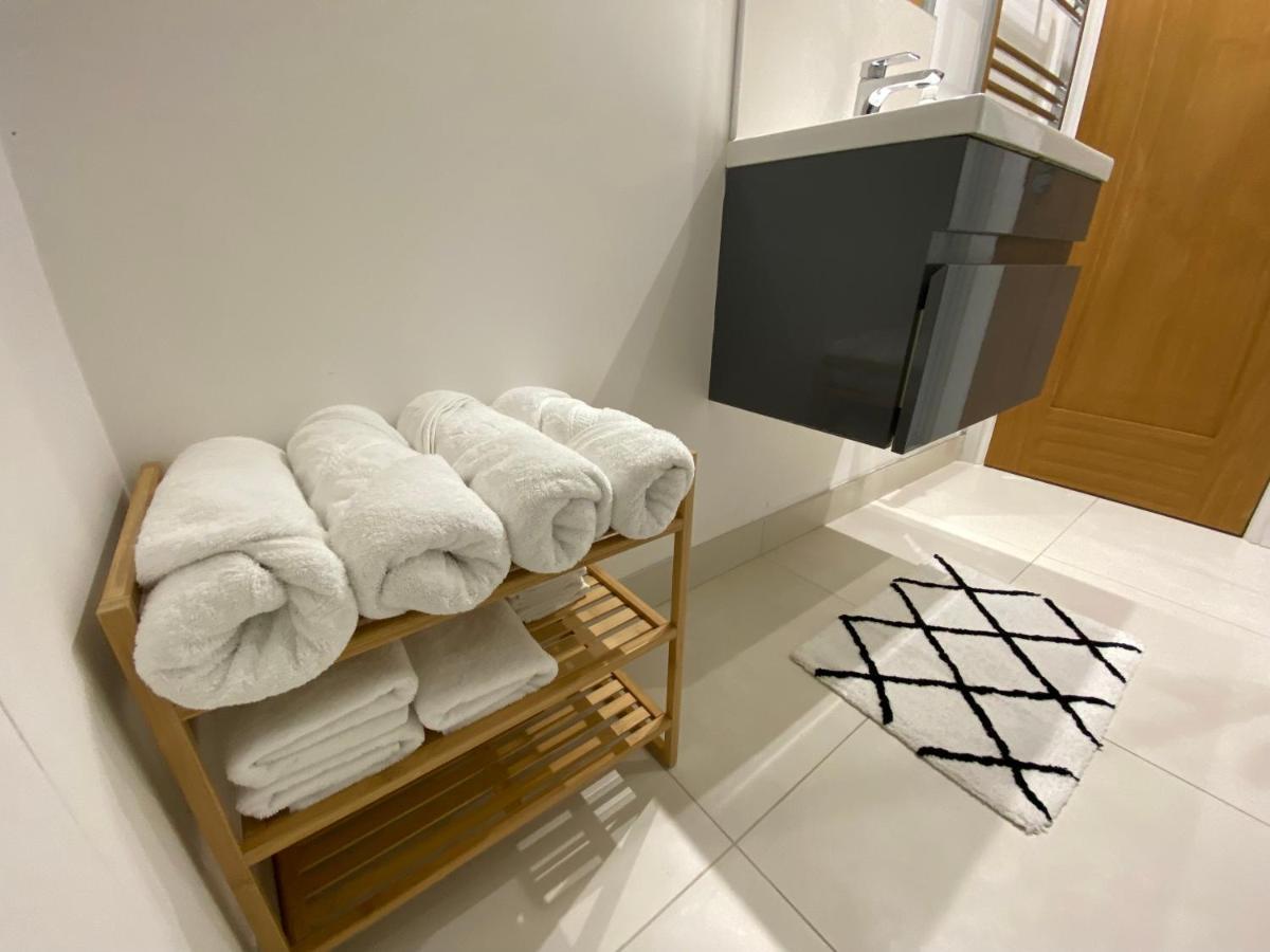 Unique Luxury Detached Apartment In Windsor That Sleeps 4 外观 照片