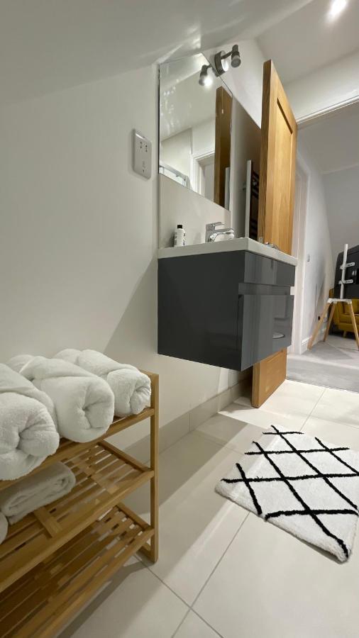Unique Luxury Detached Apartment In Windsor That Sleeps 4 外观 照片